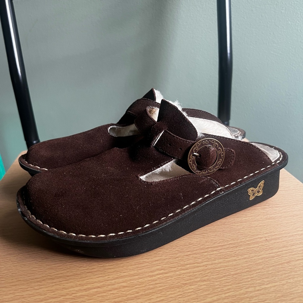 Alegria Brown Suede Mary Jane Clogs with fury inside (38)